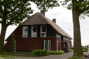 drijvers-oisterwijk-boerderij-riet-schoorsteen-houten-balken-wolfseind-baksteen