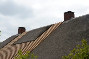 drijvers-oisterwijk-boerderij-riet-schoorsteen-houten-balken-wolfseind