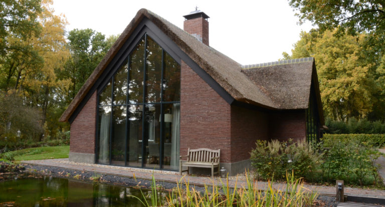 drijvers-oisterwijk-bosvilla-riet-hout-bungalow (3)