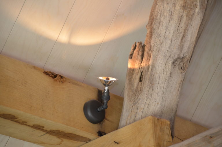 drijvers-oisterwijk-interieur-landelijke-houtespant-lamp-hout
