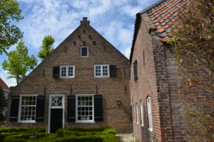 drijvers-oisterwijk-landelijk-boederij-baksteen-dakpannenluiken-glas-1