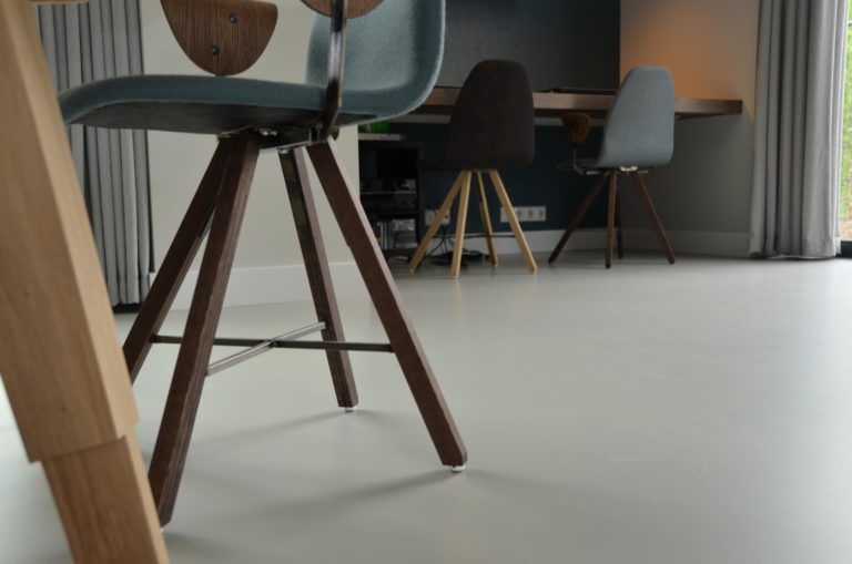 drijvers-oisterwijk-interieur-kantoor-stoelen-hout