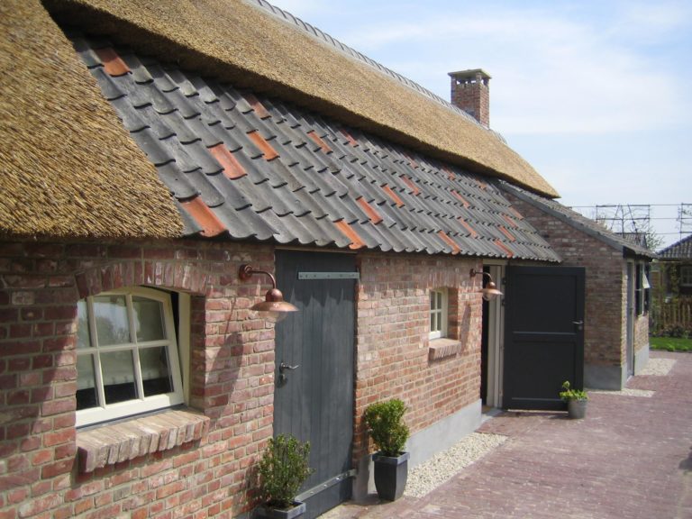 drijvers-oisterwijk-boerderij-dakpannen-wolfseind-raam-schoosteen-2