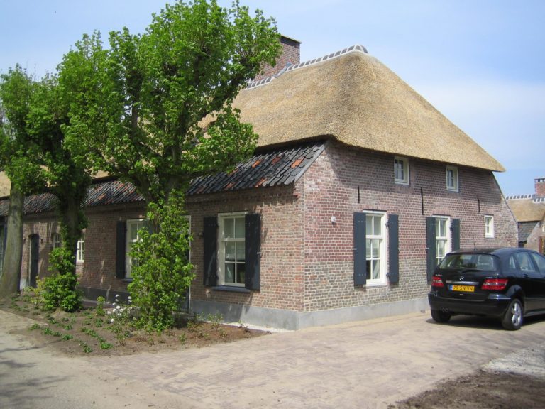 drijvers-oisterwijk-boerderij-dakpannen-wolfseind-raam-schoosteen-5