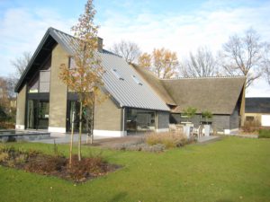 drijvers-oisterwijk-someren-villa-boerderij-modern-architectuur-riet-zink (10)