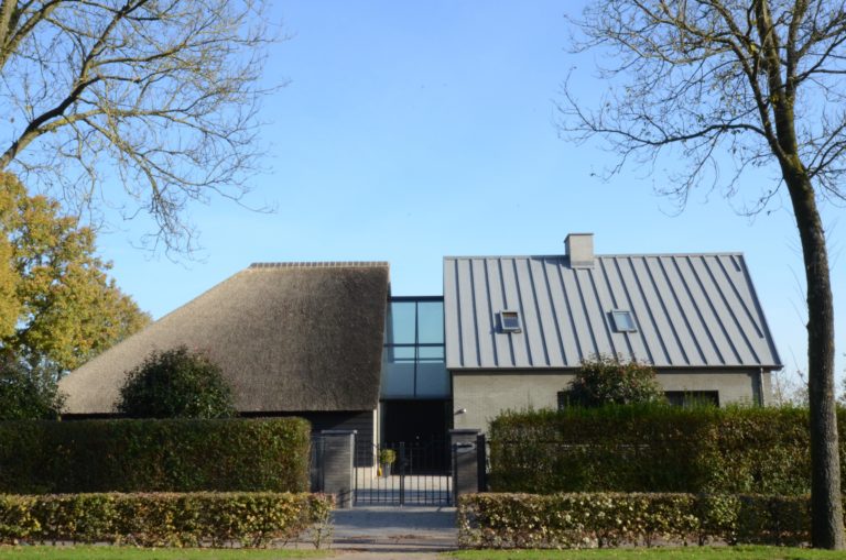 drijvers-oisterwijk-someren-villa-boerderij-modern-architectuur-riet-zink (7)