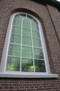 drijvers-oisterwijk-kerk-kerkstraat-verbouwing-exterieur-glas-in-lood-bakstenen-pannendak-utiliteit(3)