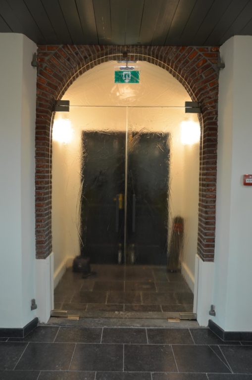 drijvers-oisterwijk-kerk-kerkstraat-verbouwing-interieur-traditioneel-glas-in-lood-utiliteit (14)