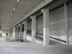 drijvers-oisterwijk-utiliteit-bedrijfshal-exterieur-nieuwbouw-zink-baksteen-rood-pui-hellingbaan (10)-min