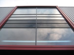 drijvers-oisterwijk-utiliteit-bedrijfshal-exterieur-nieuwbouw-zink-baksteen-rood-pui-hellingbaan (14)-min