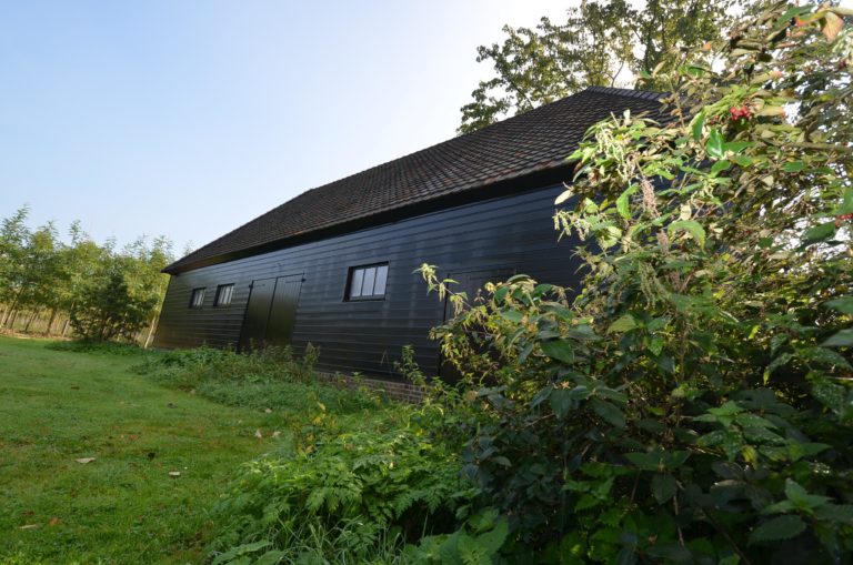 drijvers-oisterwijk-restauratie-exterieur-boerderij-pannendak-houten-gevel-ramen-deuren-spanten-bakstenen-landelijk (10)