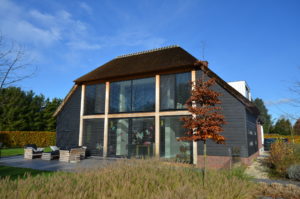 drijvers-oisterwijk-nieuwbouw-exterieur-riet-hout-bakstenen (4)