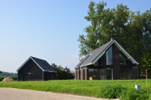drijvers-oisterwijk-nieuwbouw-kantoor-exterieur-pannendak-metselwerk-houten-gevel-hal-zink-ramen-deuren (8)