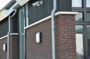 drijvers-oisterwijk-nieuwbouw-woonhuis-exterieur-pannendak-metselwerk-houten-gevel-hooimijt-bijgebouw-schoorsteen-ramen-deuren (25)