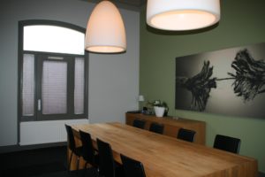 drijvers-oisterwijk-station-vught-verbouwing-interieur-kantoor-tapijt-grijs-groen (1)