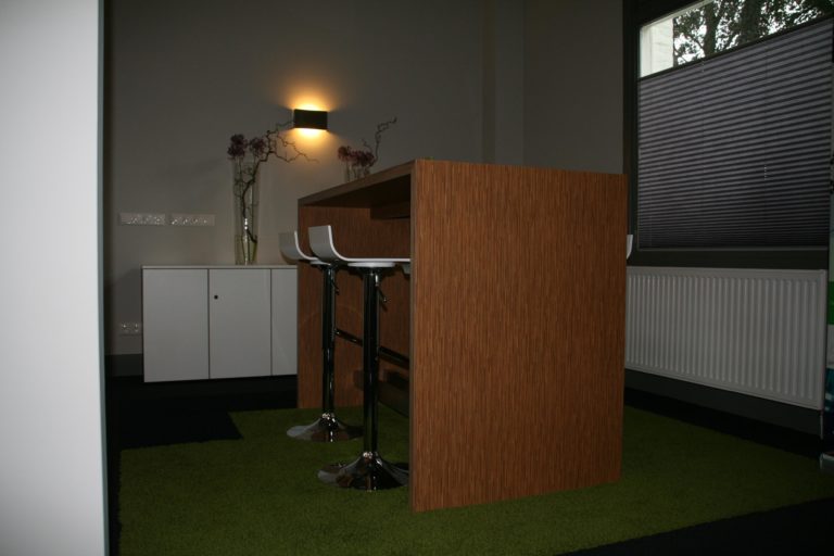 drijvers-oisterwijk-station-vught-verbouwing-interieur-kantoor-tapijt-grijs-groen (16)