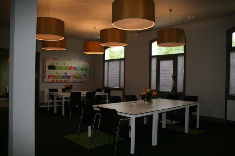 drijvers-oisterwijk-station-vught-verbouwing-interieur-kantoor-tapijt-grijs-groen (2)