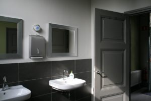 drijvers-oisterwijk-station-vught-toilet-verbouwing-interieur-kantoor-tapijt-grijs-groen (23)