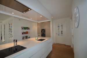 drijvers-oisterwijk-nieuwbouw-keuken-woonhuis-interieur-modern-hout-licht (11)