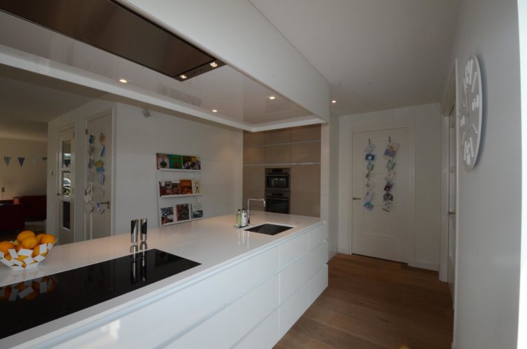 drijvers-oisterwijk-nieuwbouw-keuken-woonhuis-interieur-modern-hout-licht (18)