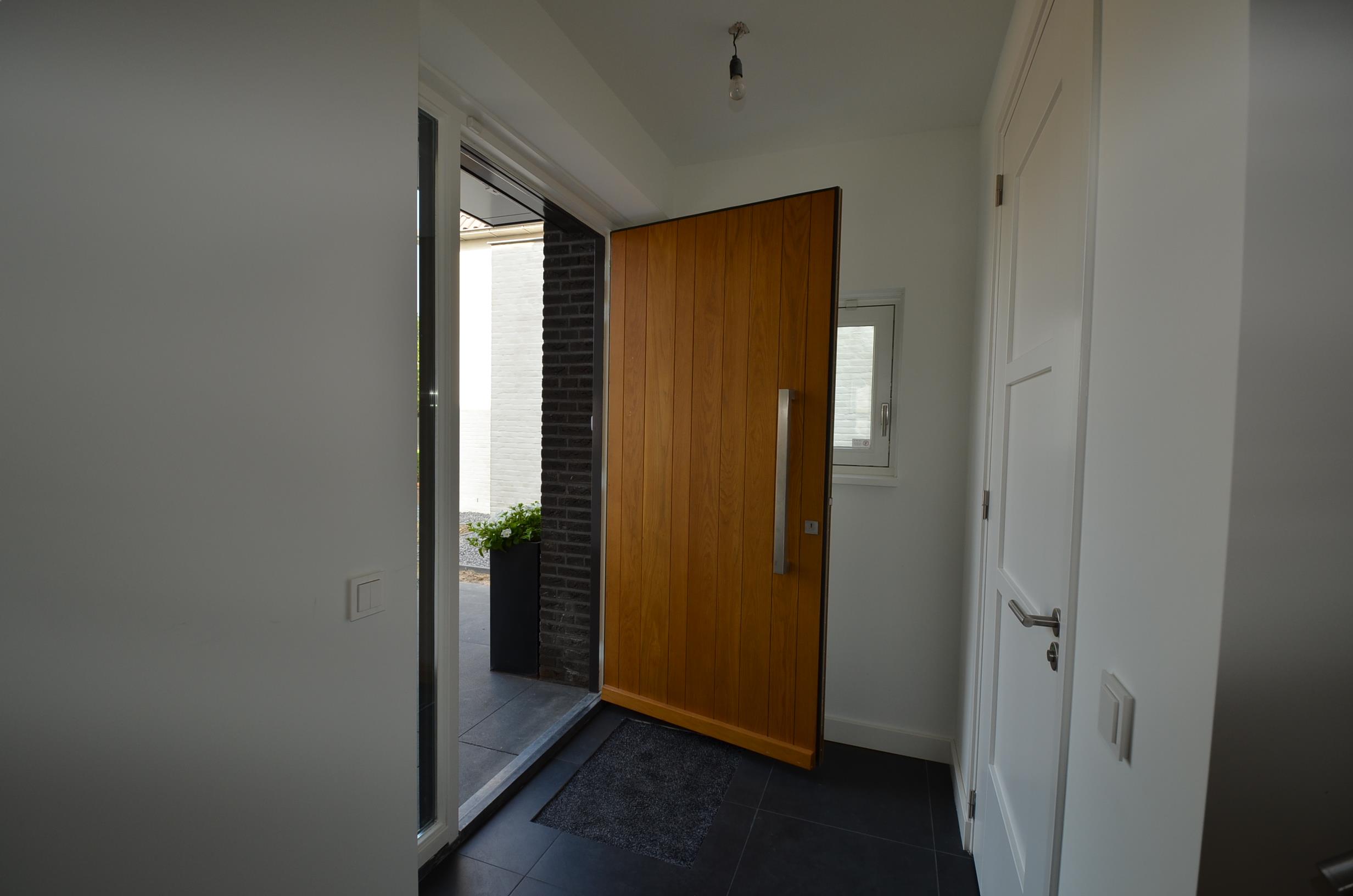 Fonkelnieuw drijvers-oisterwijk-nieuwbouw-woonhuis-voordeur-interieur-modern MU-21