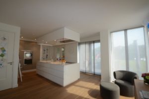 drijvers-oisterwijk-nieuwbouw-woonhuis-keuken-interieur-modern-hout-licht (8)