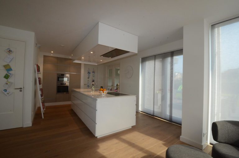 drijvers-oisterwijk-nieuwbouw-keuken-woonhuis-interieur-modern-hout-licht (9)