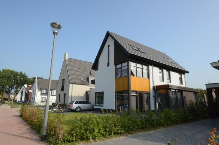 drijvers-oisterwijk-nieuwbouw-woonhuis-modern-dakpannen-bakstenen-houten-gevel-ramen-deuren (4)