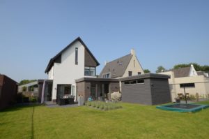 drijvers-oisterwijk-nieuwbouw-woonhuis-modern-dakpannen-bakstenen-houten-gevel-ramen-deuren (6)