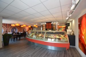 drijvers-oisterwijk-krekels-lierop-ijssalon-interieur-vorstelijk-rood-terras (2)