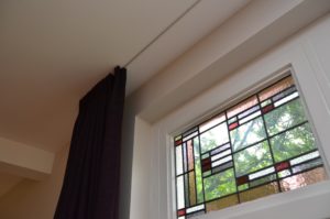 drijvers-oisterwijk-woonhuis-interieur-modern-licht-hout-tegel-verlichting-glas-in-lood-gordijn (12)