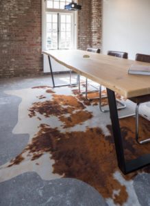 drijvers-oisterwijk-KVL-interieur-leerfabriek-restauratie-vergaderruimte-koeienhuid-kantoor (16)