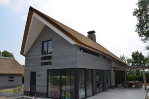 drijvers-oisterwijk-nieuwbouw-villa-riet-hout-bakstenen (17)