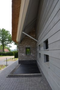 drijvers-oisterwijk-nieuwbouw-villa-riet-hout-bakstenen-rooster (18)