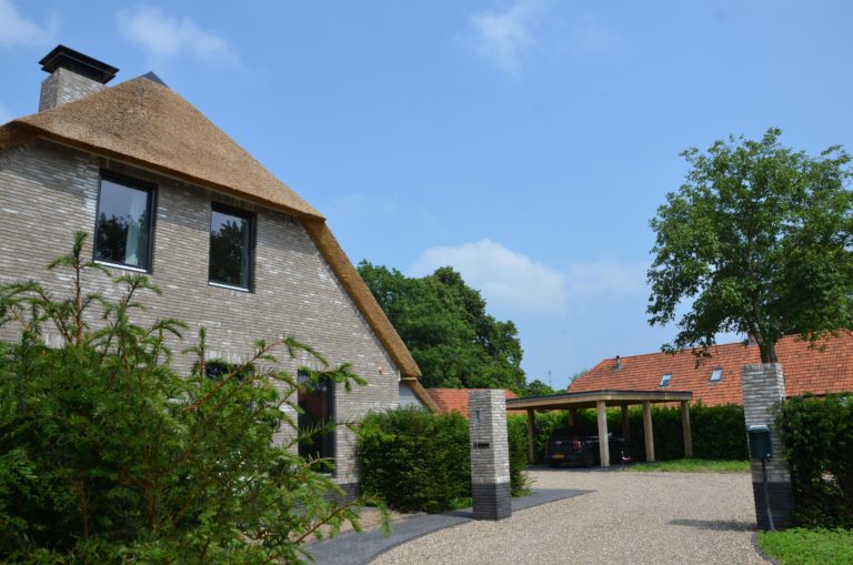 drijvers-oisterwijk-nieuwbouw-villa-riet-hout-bakstenen (27)