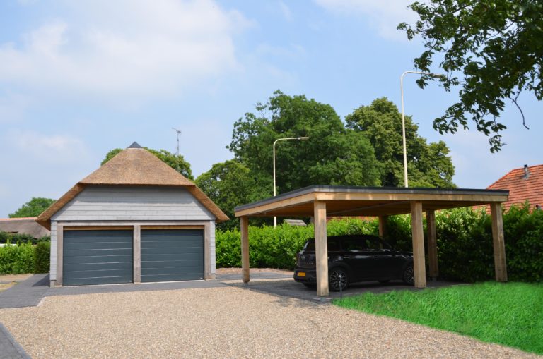 drijvers-oisterwijk-nieuwbouw-villa-riet-hout-bakstenen-carport-bijgebouw-garage (3)