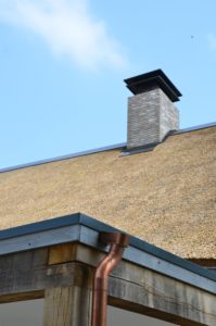 drijvers-oisterwijk-nieuwbouw-villa-riet-hout-bakstenen-goot-schoorsteen (30)