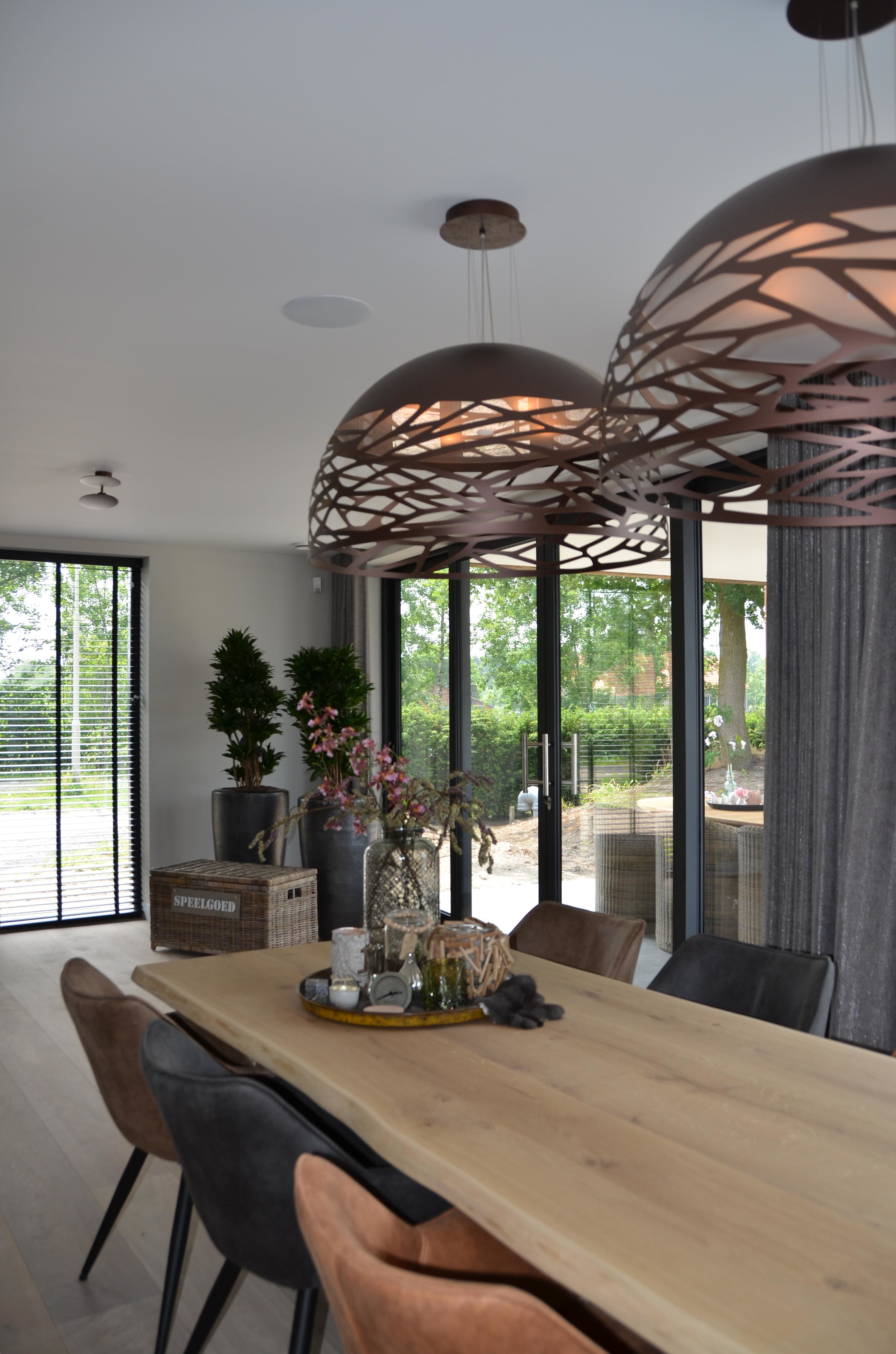 drijvers-oisterwijk-villa-riet-hout-interieur-verlichting-eetkamer-eettafel (11) - Drijvers Oisterwijk B.V.