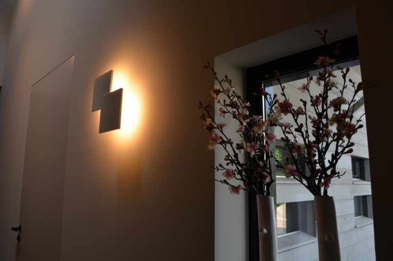 drijvers-oisterwijk-villa-riet-hout-interieur-taatsdeur-openhaard-verlichting (22)