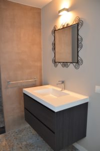 drijvers-oisterwijk-interieur-badkamer-meubel-spiegel-tegel-verbouwing-modern-appartement-strak-hout-gezellig (15)-min
