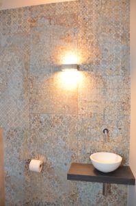 drijvers-oisterwijk-interieur-tegel-toilet-fontein-verbouwing-modern-appartement-strak-hout-gezellig (8)-min