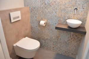 drijvers-oisterwijk-interieur-toilet-tegel-verbouwing-modern-appartement-strak-hout-gezellig (9)-min