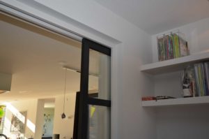 drijvers-oisterwijk-nieuwbouw-villa-gemert-interieur-modern-strak-wit-belijning-hout (4)