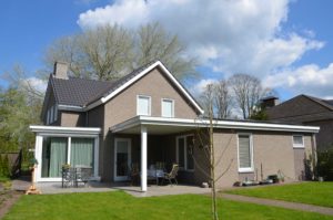 drijvers-oisterwijk-nieuwbouw-exterieur-bakstenen-pannendak-ramen-deuren-carport-schoorsteen-serre (1)