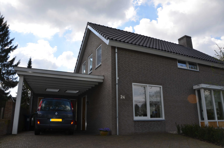 drijvers-oisterwijk-nieuwbouw-exterieur-bakstenen-pannendak-ramen-deuren-carport-schoorsteen-serre (9).jpeg