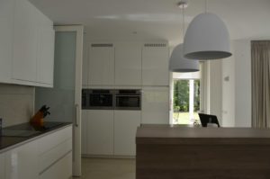 drijvers-oisterwijk-nieuwbouw-interieur-modern-strak-traditioneel-wit-hout-verlichting (15)