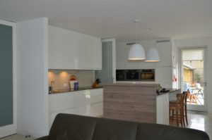 drijvers-oisterwijk-nieuwbouw-interieur-modern-strak-traditioneel-wit-hout-verlichting (2)