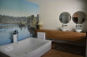 drijvers-oisterwijk-villa-boerderij-contrast-interieur-nieuwbouw-strak-modern-hout-landelijk-staal-deur-bakstenen-metselwerk-ramen-lichtinval-verlichting-wit-zwart (17)