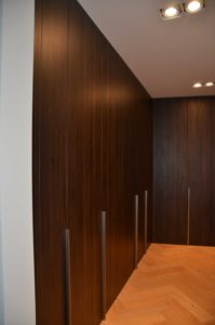 drijvers-oisterwijk-villa-boerderij-contrast-interieur-nieuwbouw-strak-modern-hout-landelijk-staal-deur-bakstenen-metselwerk-ramen-lichtinval-verlichting-wit-zwart (19)