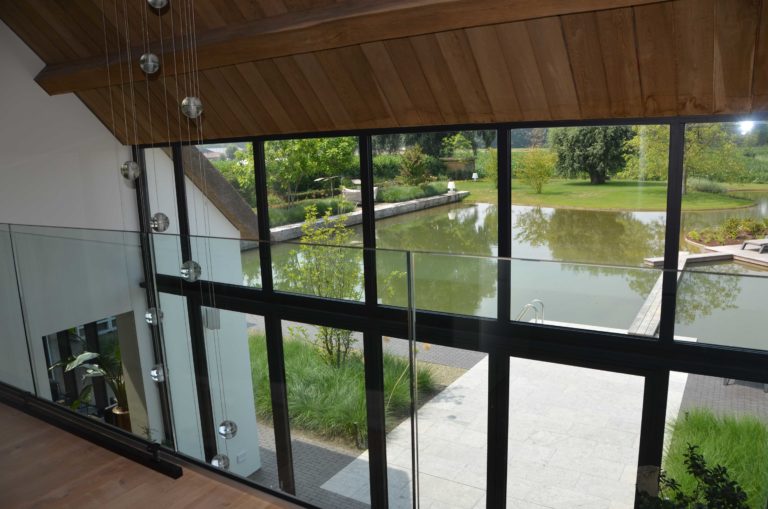 drijvers-oisterwijk-villa-boerderij-contrast-interieur-nieuwbouw-strak-modern-hout-landelijk-staal-deur-bakstenen-metselwerk-ramen-lichtinval-verlichting-wit-zwart (7)